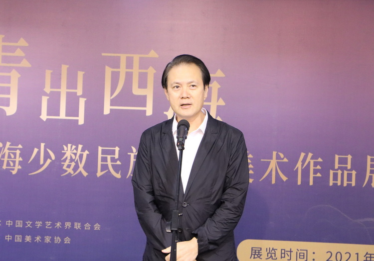 2.中国文联党组成员、副主席、书记处书记李前光宣布展览开幕.jpg